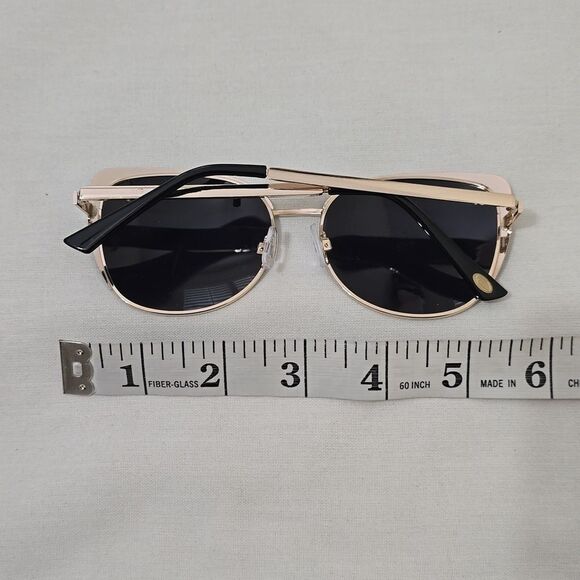 Oscar de La Renta Sunglasses - Picture 5 of 8